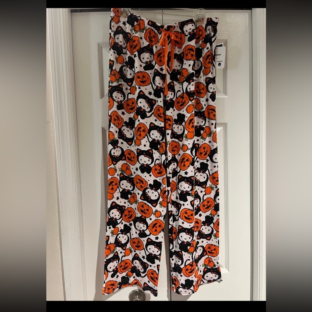 NWT Hello Kitty Halloween Pajama Pants Size Medium - Picture 1 of 2